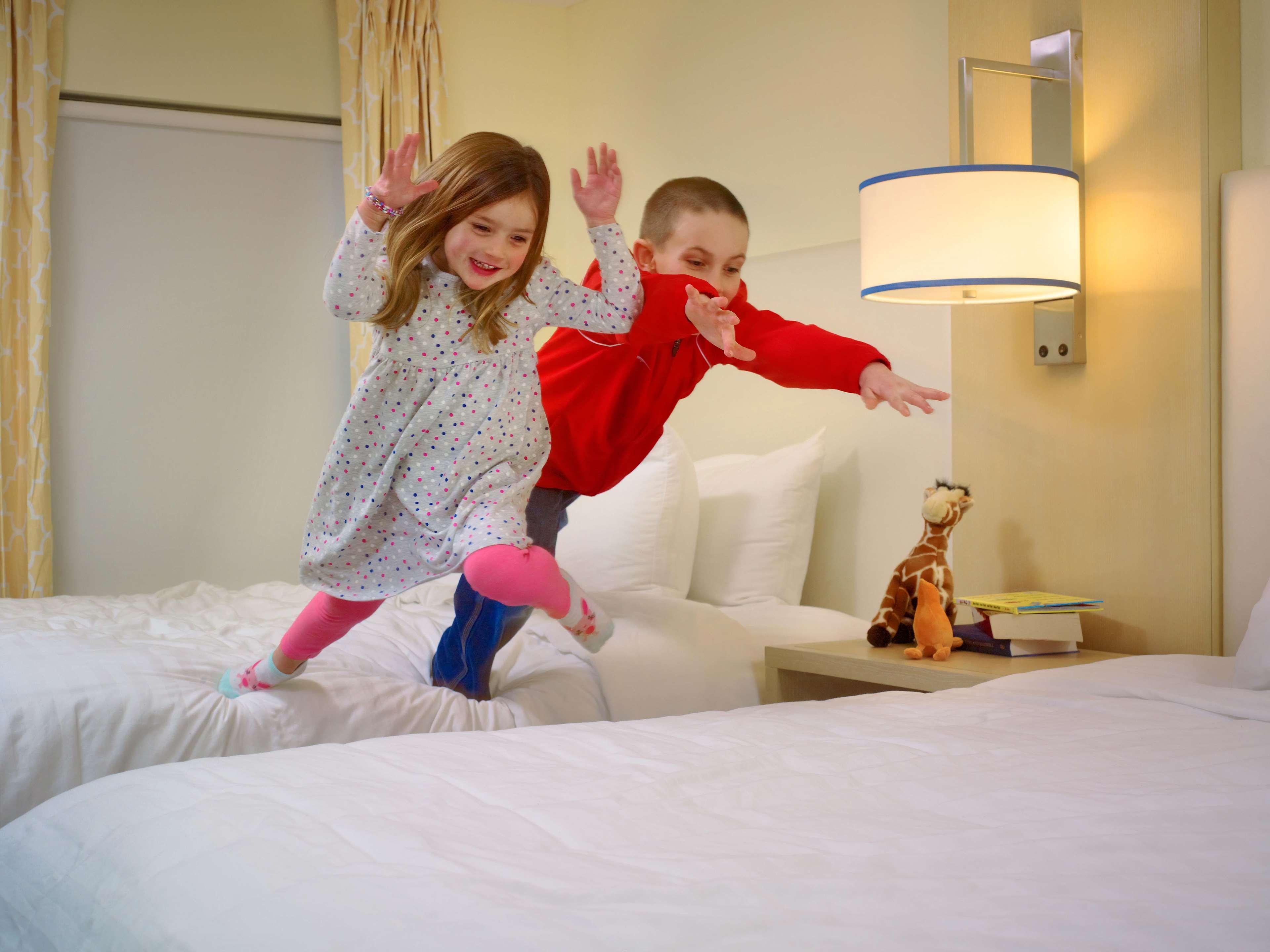 Sonesta Es Suites Бърлингтън Екстериор снимка