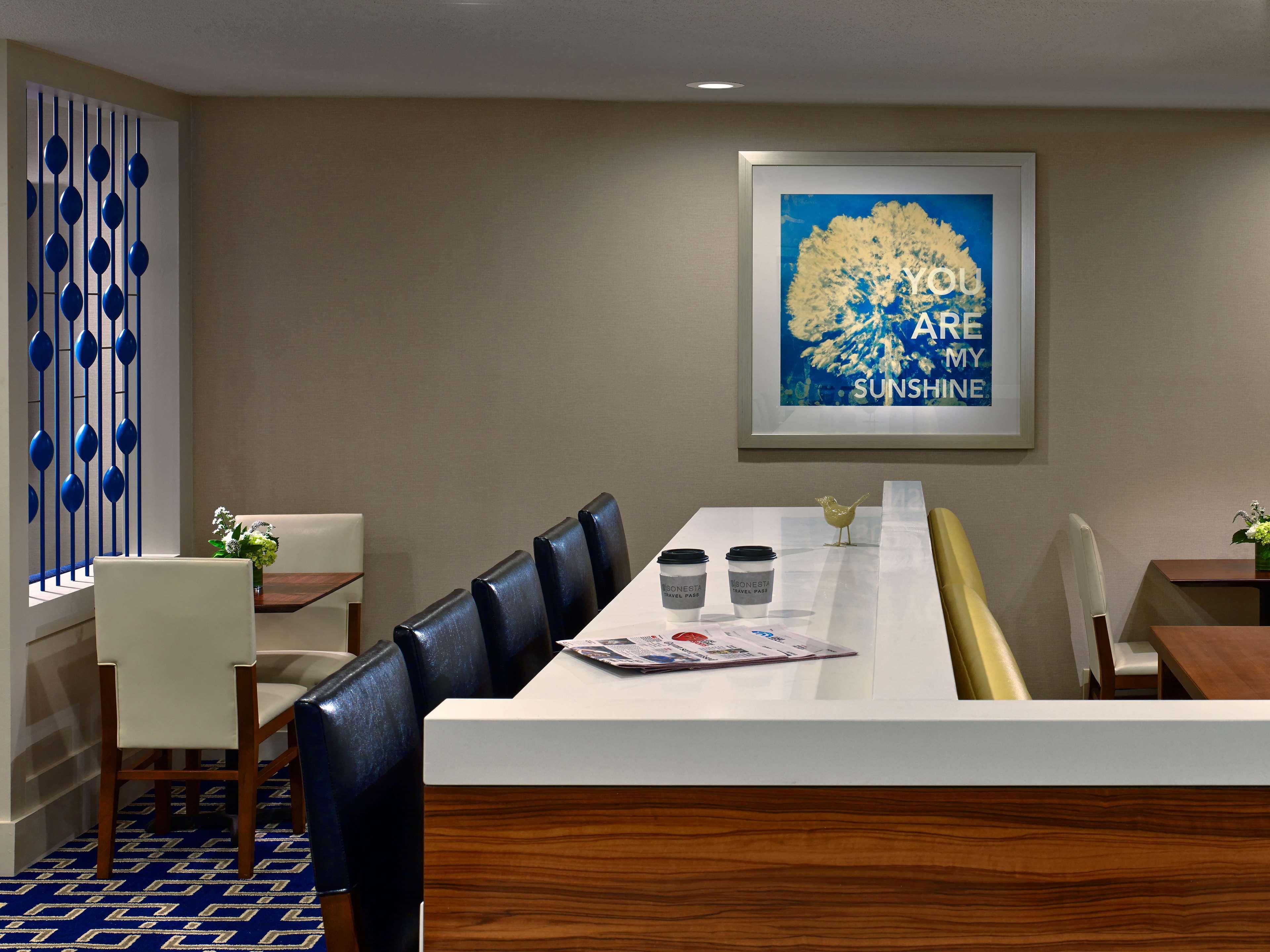Sonesta Es Suites Бърлингтън Екстериор снимка
